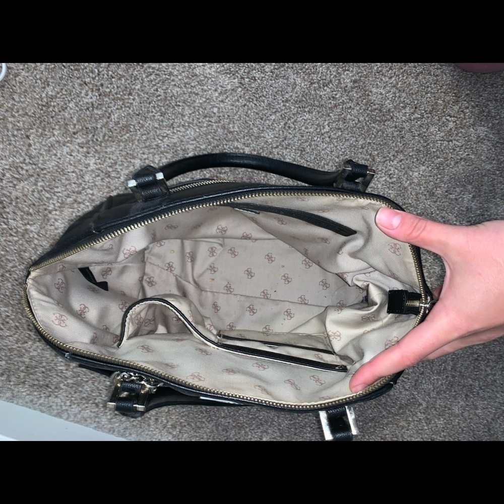 Designer Guess black leather handbag - Picture 3 of 4